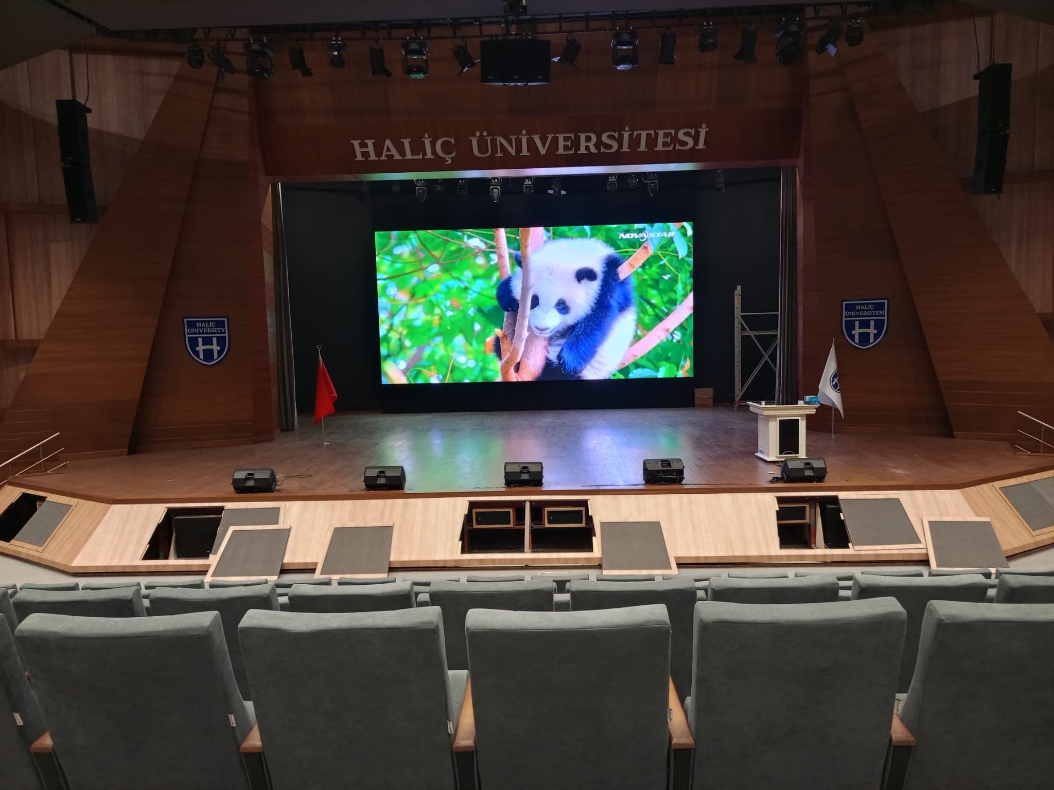 Haliç Üniversitesi LED Ekran